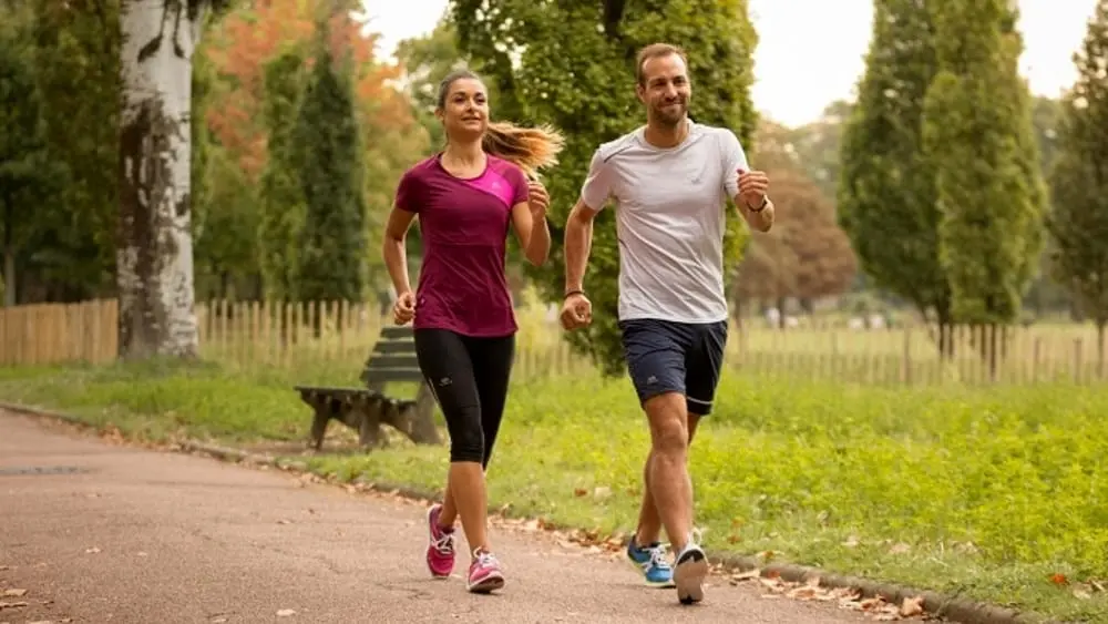 Allenamento di Fitwalking nel parco
